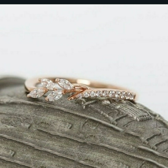 Exquisite 18k Rose Gold filled Eternity Ring - Picture 4 of 14